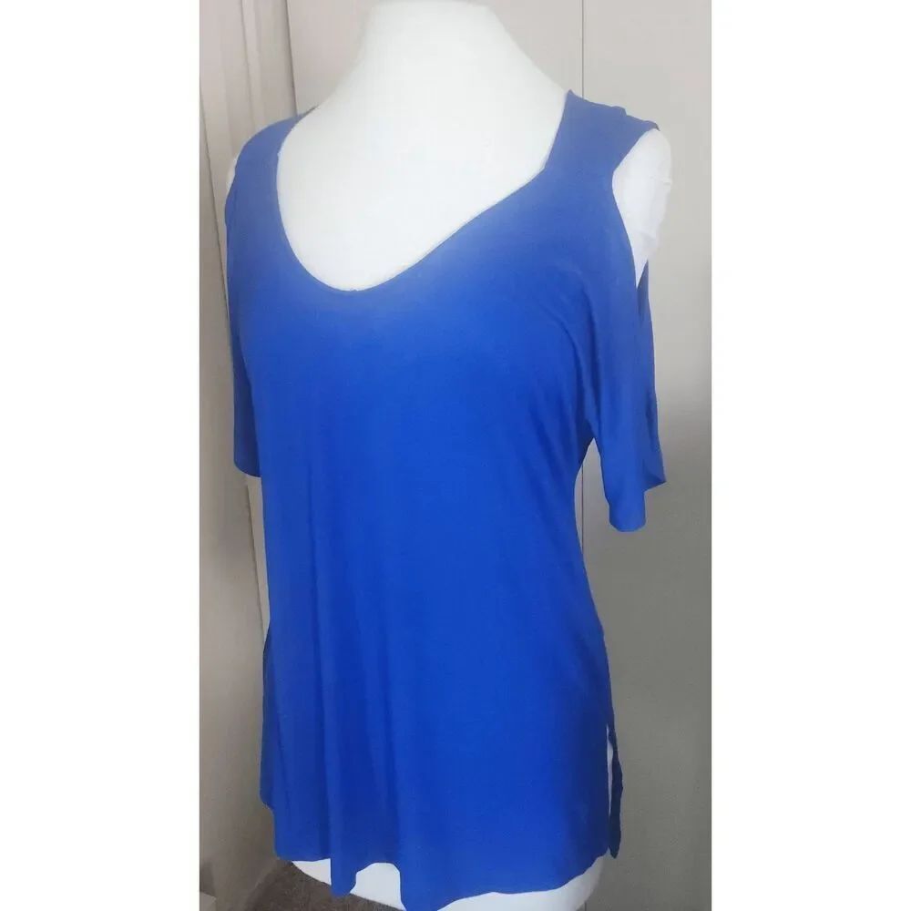 T12 Cable and Gage vibrant blue cold shoulder short sleeved tunic top